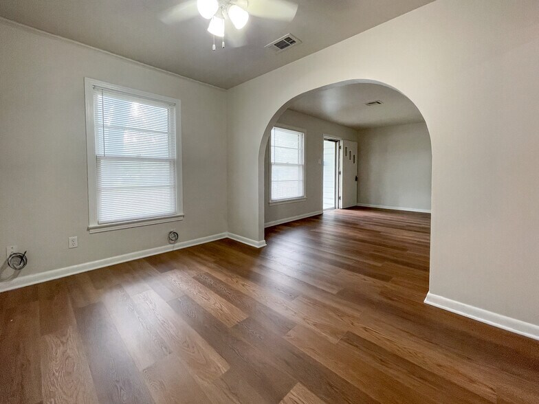 Building Photo - 2208 N 41st St
