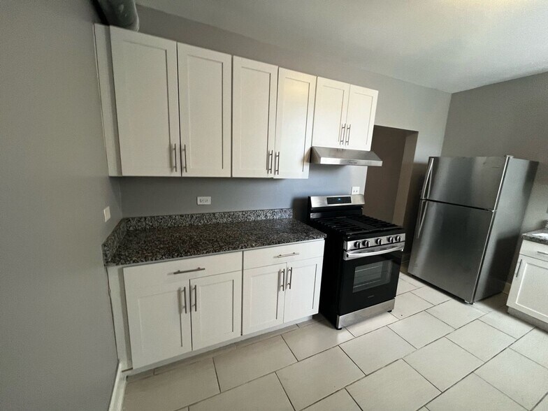 Building Photo - 7517 S Yale Ave