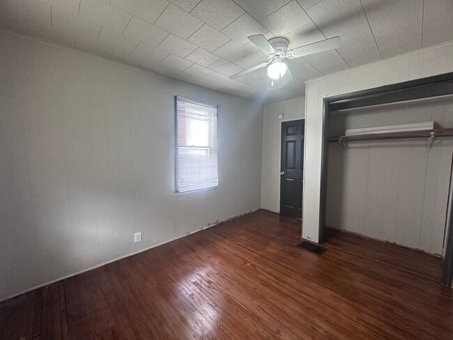 Building Photo - 209 Cook-