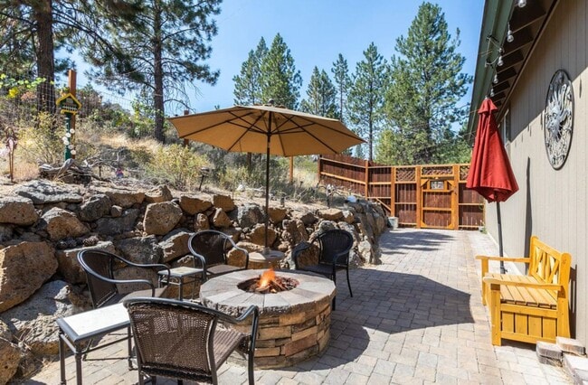 Building Photo - Studio Apartment in Deschutes River Woods
