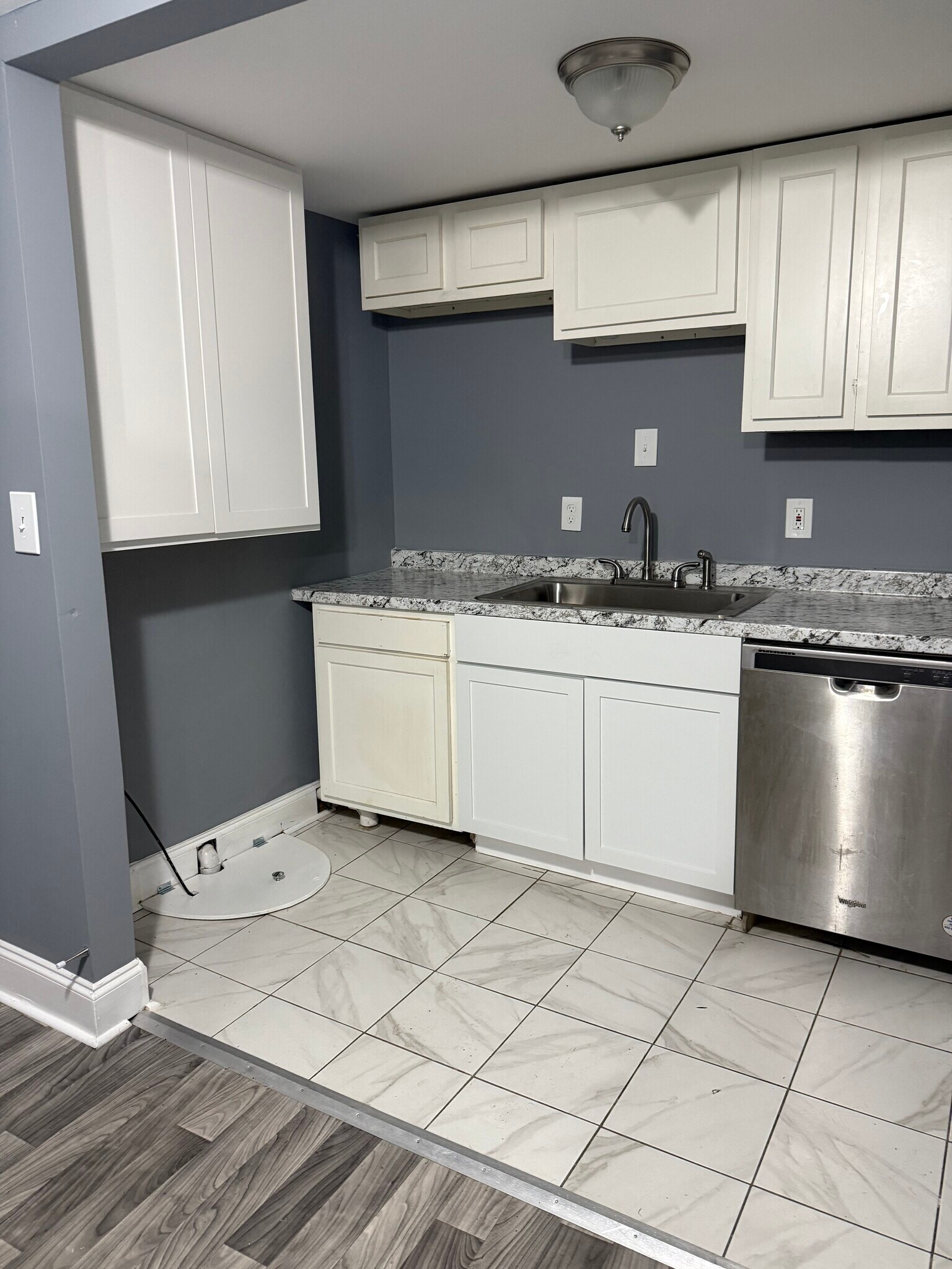 Building Photo - 2536 Loyola Southway