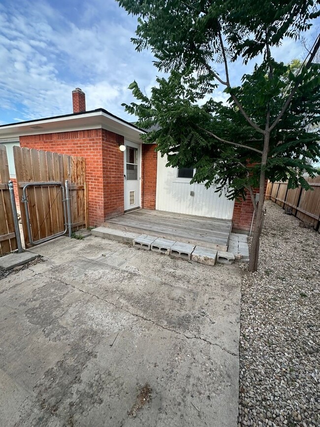 Building Photo - Great location in Meridian for this 3 bedroom 2 bath home.