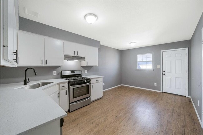 Building Photo - 4900 E Stassney Ln