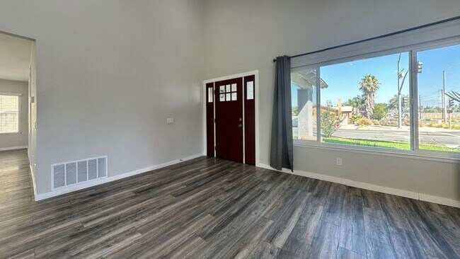 Building Photo - 1177 Springbrook St