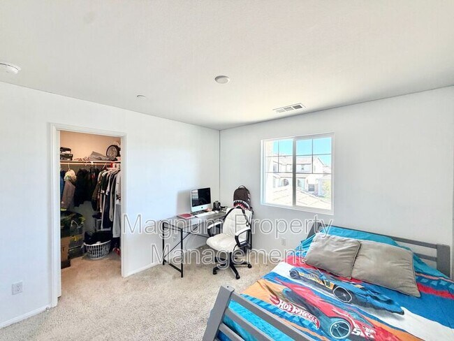 Building Photo - 30120 Crescent Pointe Wy