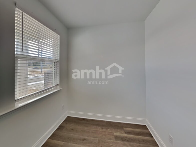 Building Photo - 103 Broadmoor Dr