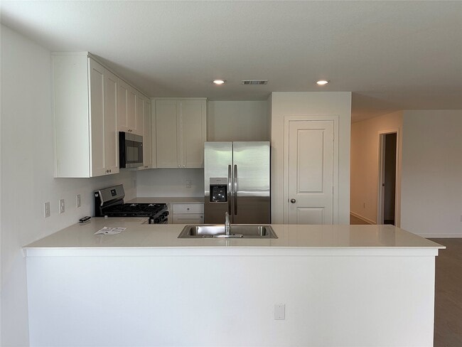 Building Photo - 940 Woodhaven Lks Dr