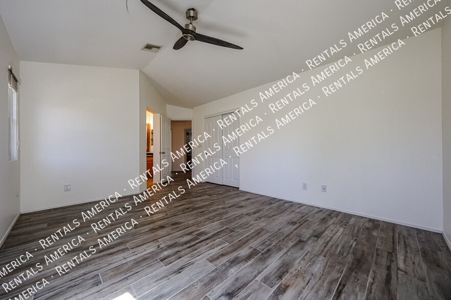 Building Photo - 1140 N Cambridge St