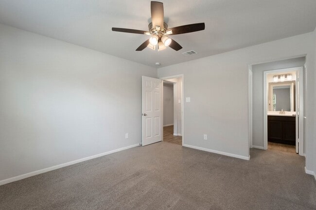 Building Photo - 914 Golden Willow Ln