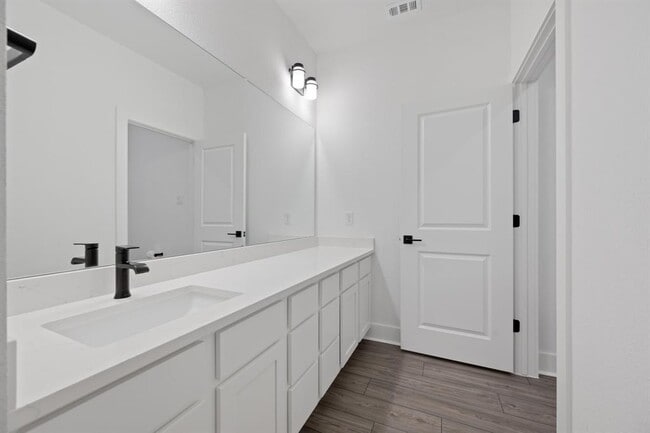 Building Photo - 2568 Jack Nora Wy