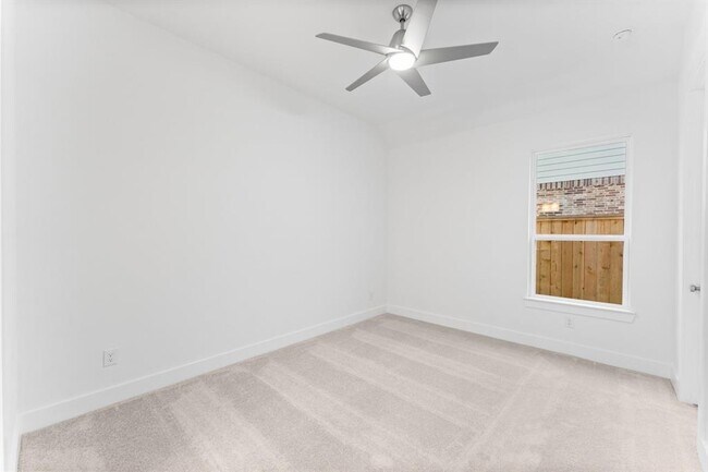 Building Photo - 26915 Longwood Ledge Ln
