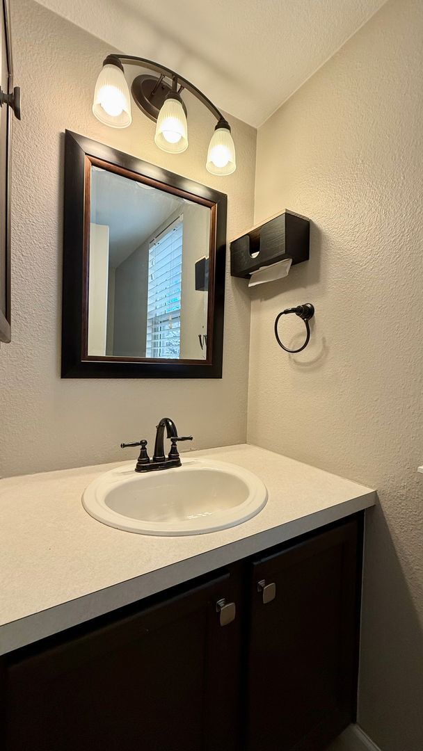 Building Photo - Northwest Colorado Springs Gem Near Trails...