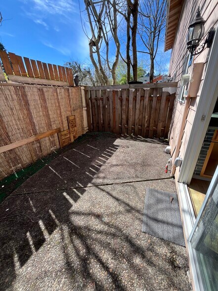 Building Photo - 4165 SE Cesar E Chavez Blvd