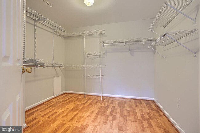 Building Photo - 136 Gittings St