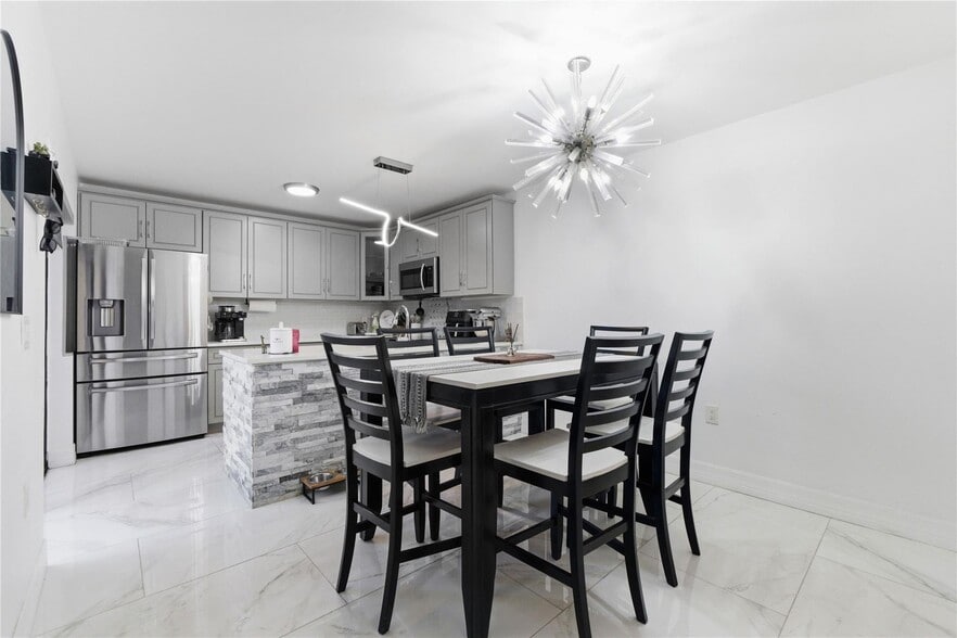 Building Photo - 1017 10th Way