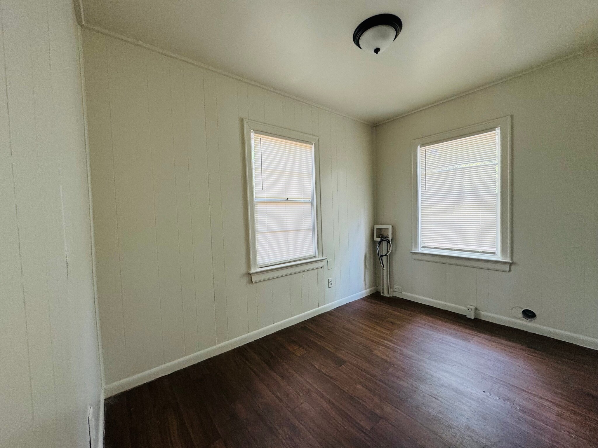 Building Photo - 1983 Lambert St