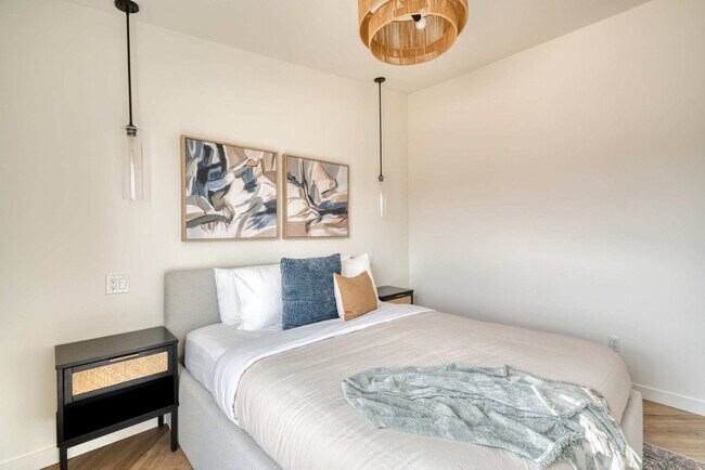 Building Photo - 5012-5022-5022 NE 26th Ave