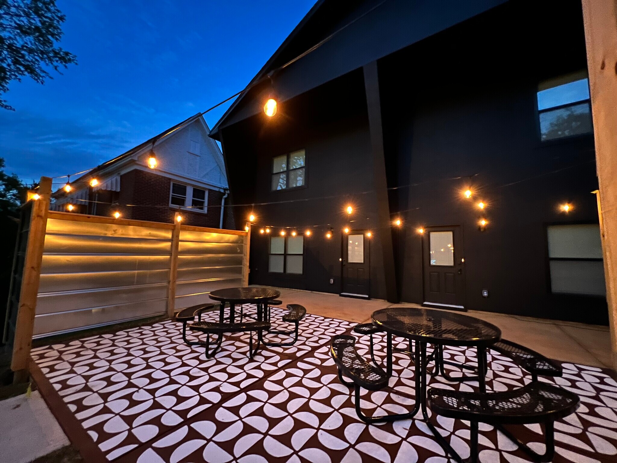 Building Photo - 133 Harden St