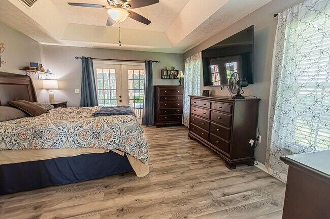 Building Photo - 1193 SW Live Oak Cove