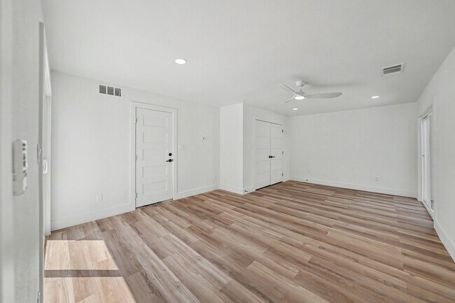 Building Photo - 4001 Bullock Dr