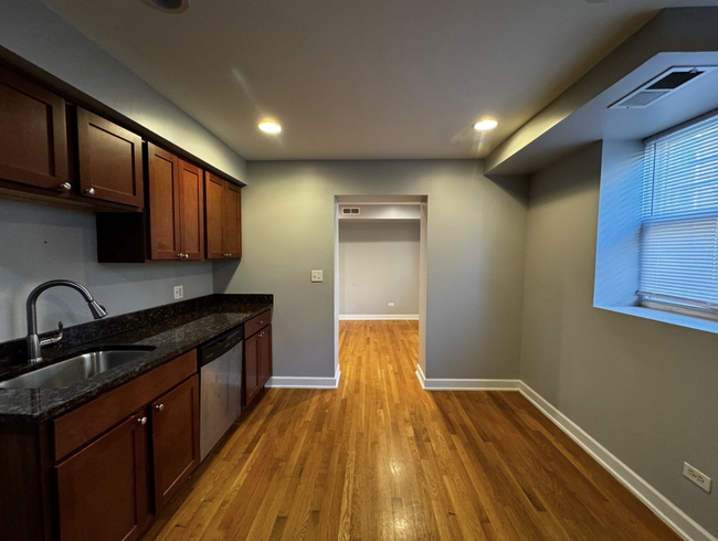 Dine In Kitchen Space - 3641 W Leland Ave