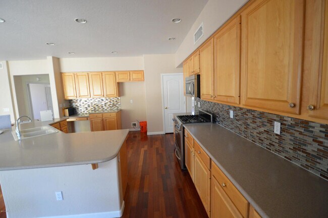 Building Photo - COMING SOON!! 5 bed 3 bath, 3000 + SFT with pool in Carino Estates, Chandler