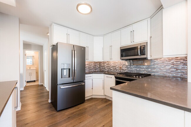 Building Photo - 400 E Randolph St