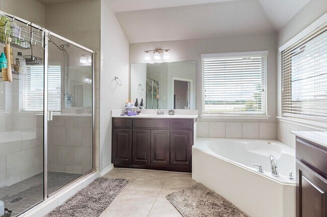 Building Photo - Lakeview Bliss: Your Dream Home Awaits! Community Pool and Park