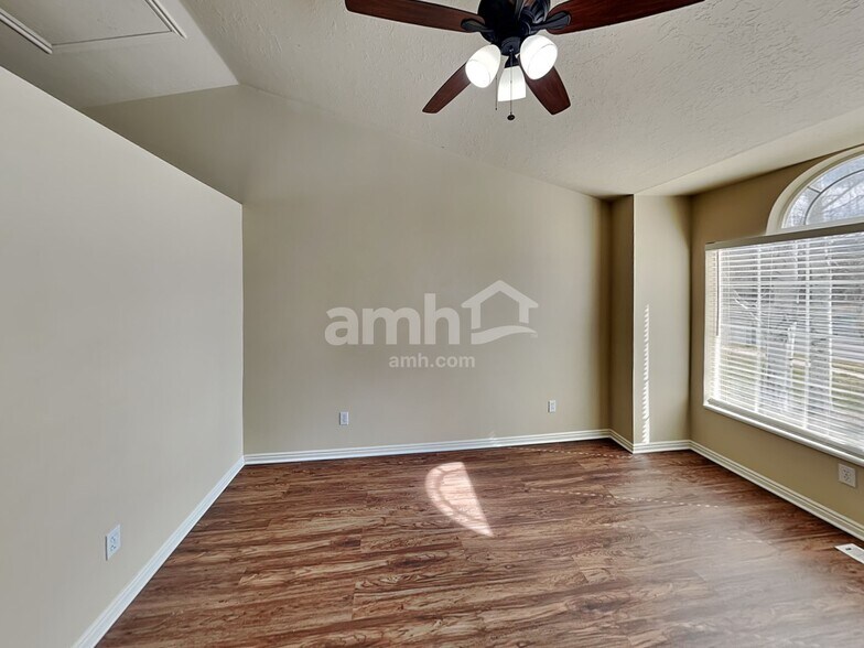 Building Photo - 1109 E 320 S