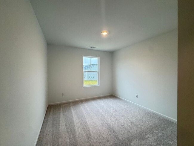 Building Photo - STUNNING BRAND-NEW TOWNHOUSE in a very con...
