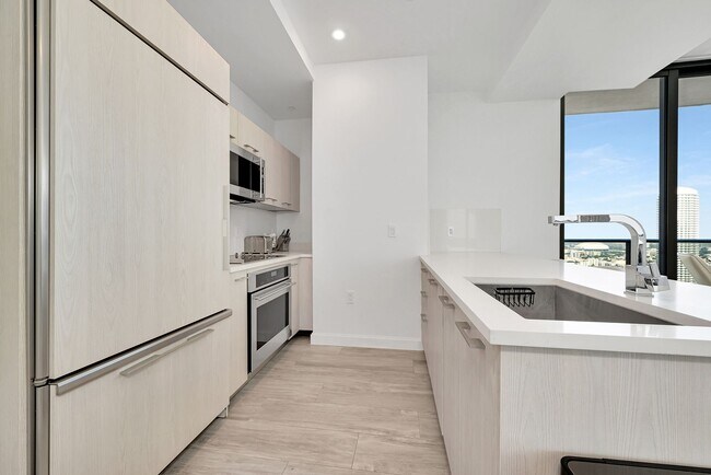 Building Photo - Remarks:	Enjoy stunning Skyline and Bay views from the wraparound balcony of this furnished 2-bed...