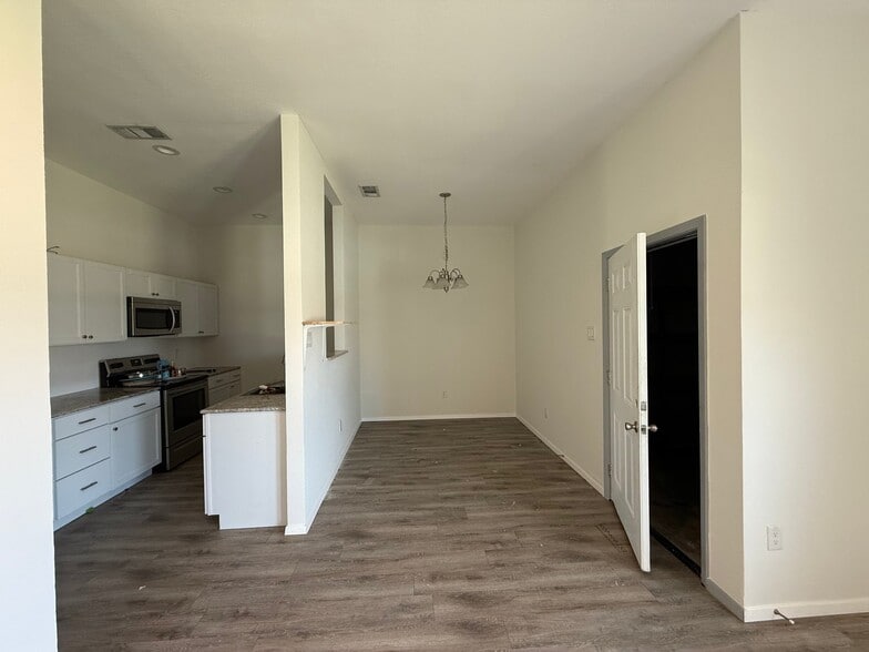 Building Photo - 524 Wood Dr