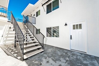 Building Photo - 557 N Olive St