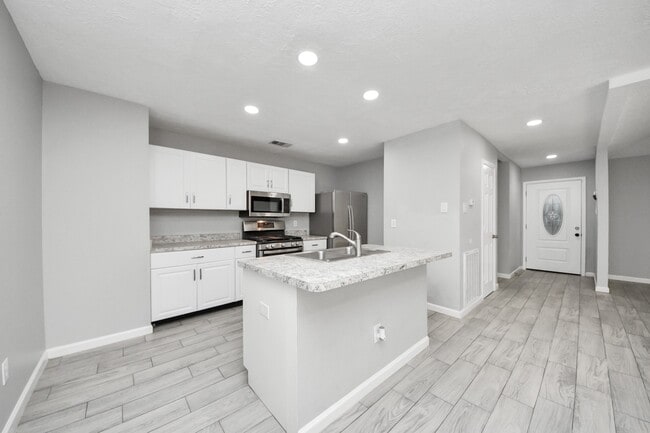 Building Photo - 2471 Falls Church Dr