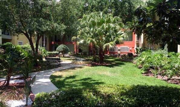 Building Photo - 2010 E Palm Ave