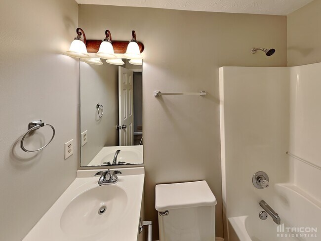 Building Photo - 175 White Pines Dr
