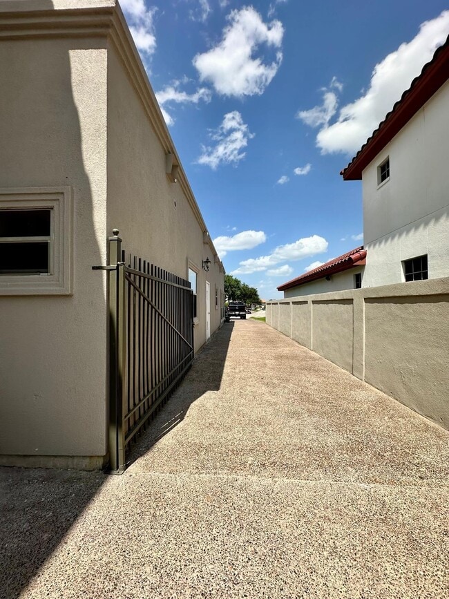 Building Photo - 232 Lake Powell Dr