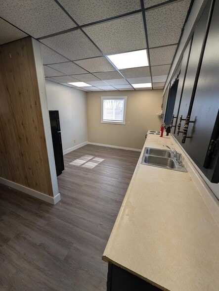 Building Photo - 209 W Oak St