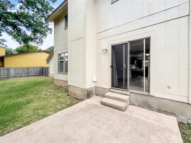 Building Photo - 12107 Tanglebriar Trail