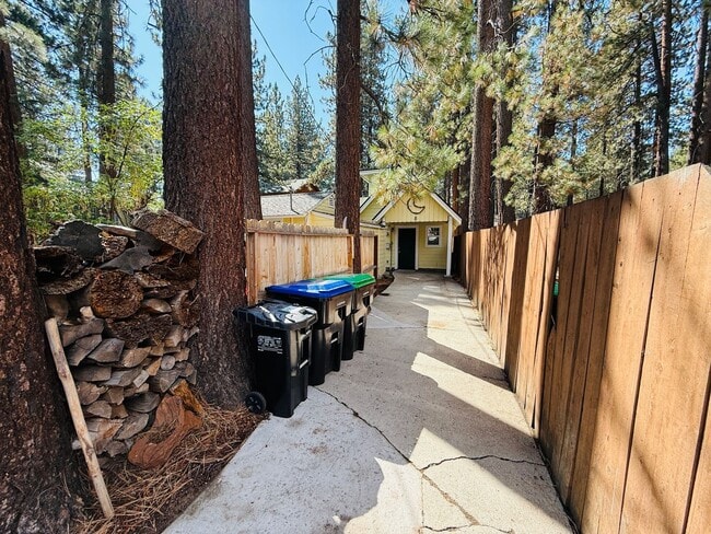 Building Photo - Studio cabin for rent in South Lake Tahoe