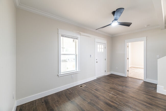 Building Photo - 1287 E Harper Ave