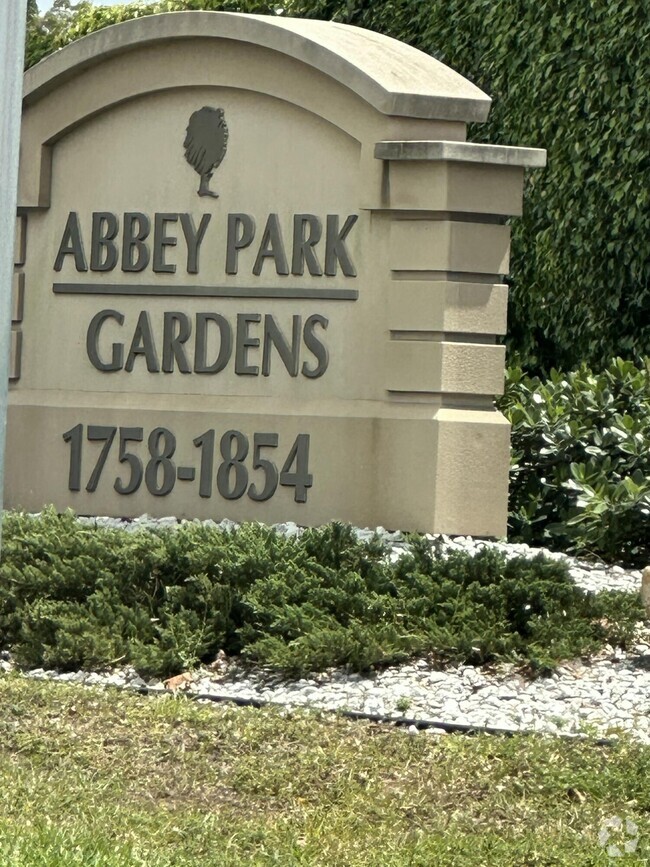 Building Photo - 1806 Abbey Rd