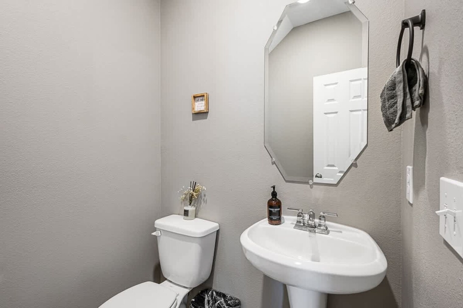 Building Photo - 6706 Hobby Wind Ridge Dr