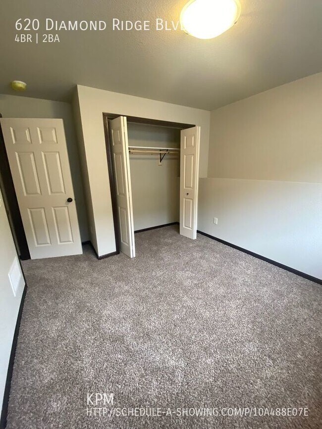 Building Photo - 4 BED | 2 BATH | DOUBLE GARAGE | RAPID VALLEY