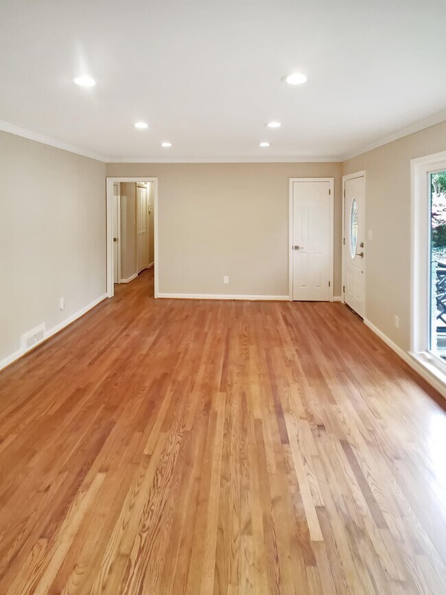 Building Photo - 377 Springdale Dr NE