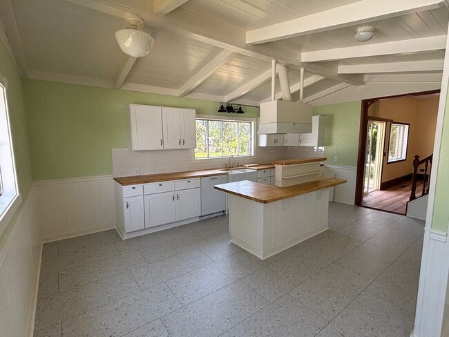 Building Photo - **Coming soon** Charming Historic 4-bd Home for Rent – Fully Remodeled, Spacious Yard, Great Loca...