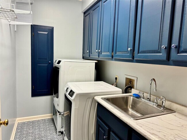 Building Photo - 2630 Aimee Dr