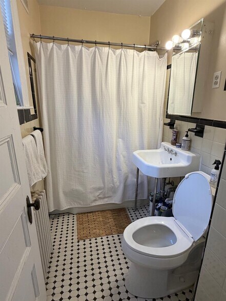 Building Photo - 15A Jason St