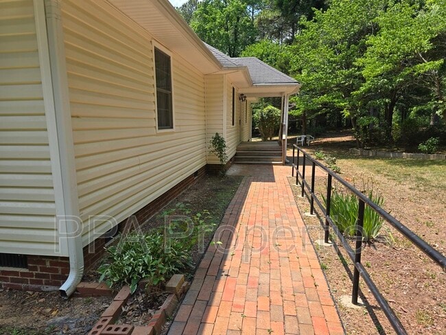 Building Photo - 7122 Ramblewood Dr