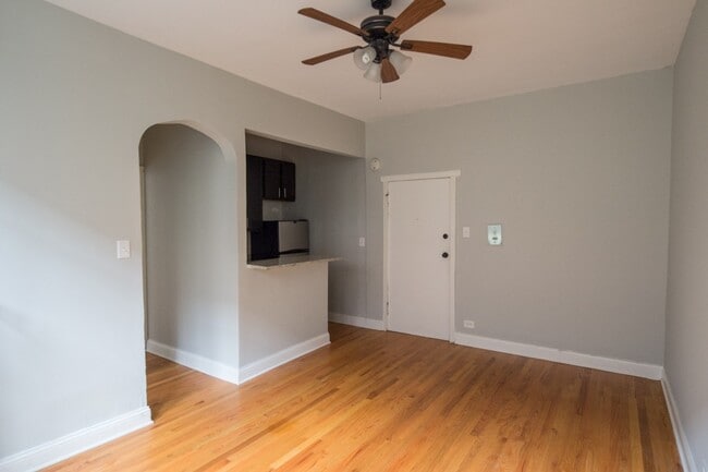 Building Photo - 4644 N Paulina St